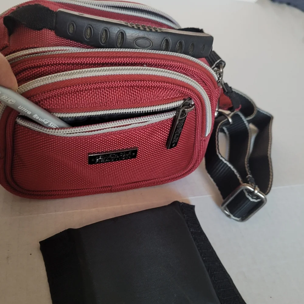 KENNETH COLE REACTION VTG Cross body Camera Case Bag Red Y2k